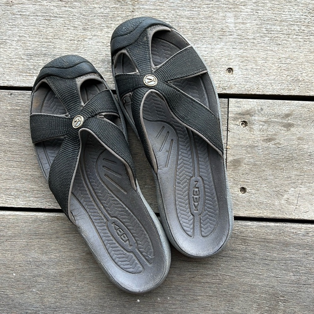 KEEN SLIPPAHs! Rubber Bumper Toe